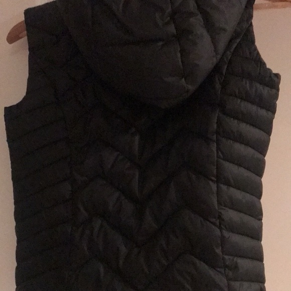 Black vest - Picture 3 of 3